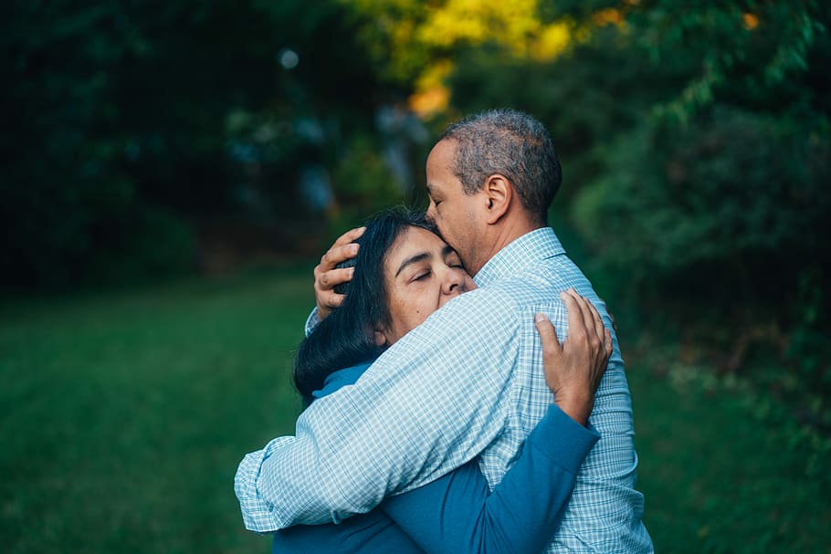 manhadedomingo familia se abraçando