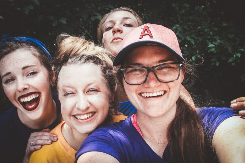 manhadedomingo amigas tirando selfie