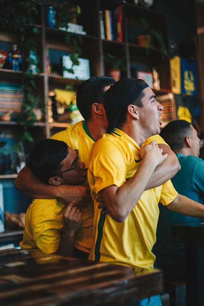 manhadedomingo amigos assistindo futebol como ter amor próprio