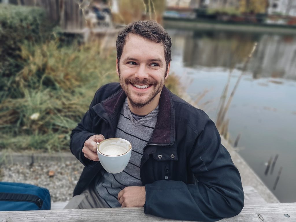 manhadedomingo homem tomando café