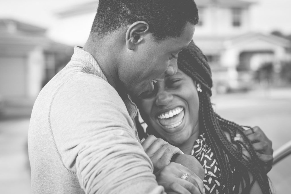 manhadedomingo casal sorrindo