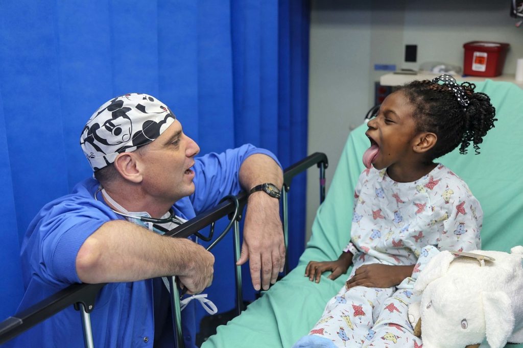 manhadedomingo médicos ajudando