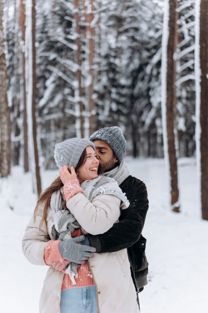 manhã de domingo casal no inverno